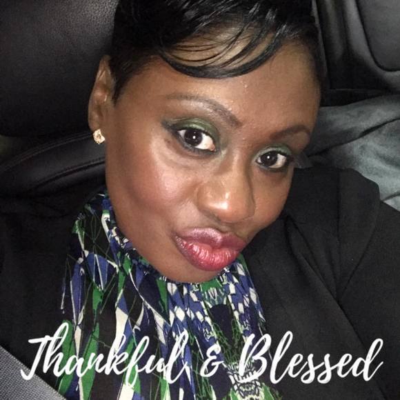 Meet your Posher, Cynthia - Picture 1 of 1